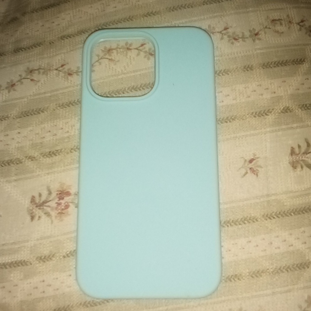 NWOT, RK tech, fits iphone 13pro , teal, silicone